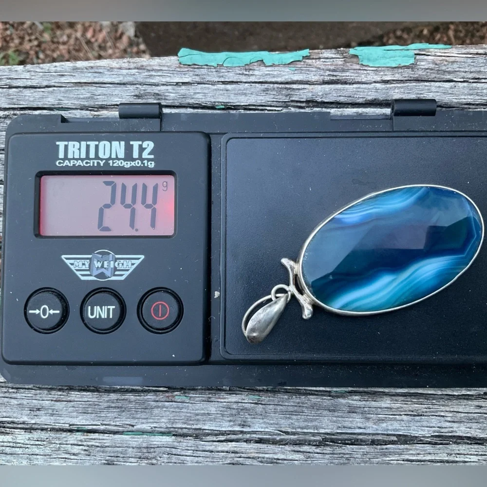 Banded Blue Agate Pendant - Picture 6 of 6